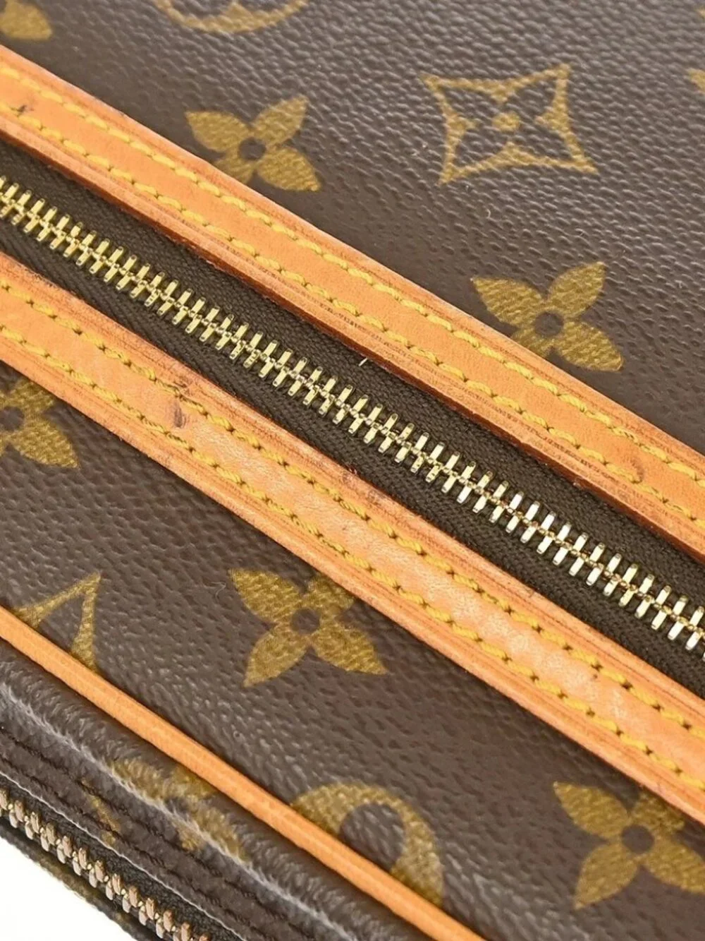LOUIS VUITTON MARLY DRAGONNE GM CLUCTH BAG